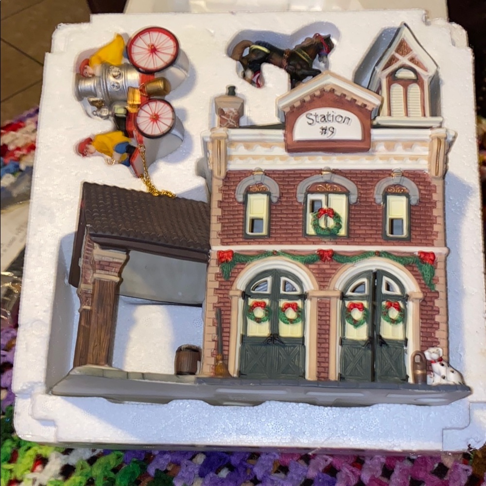 BX51 2002 Collectible Porcelain Santa’s Workplace Station #9 Festive